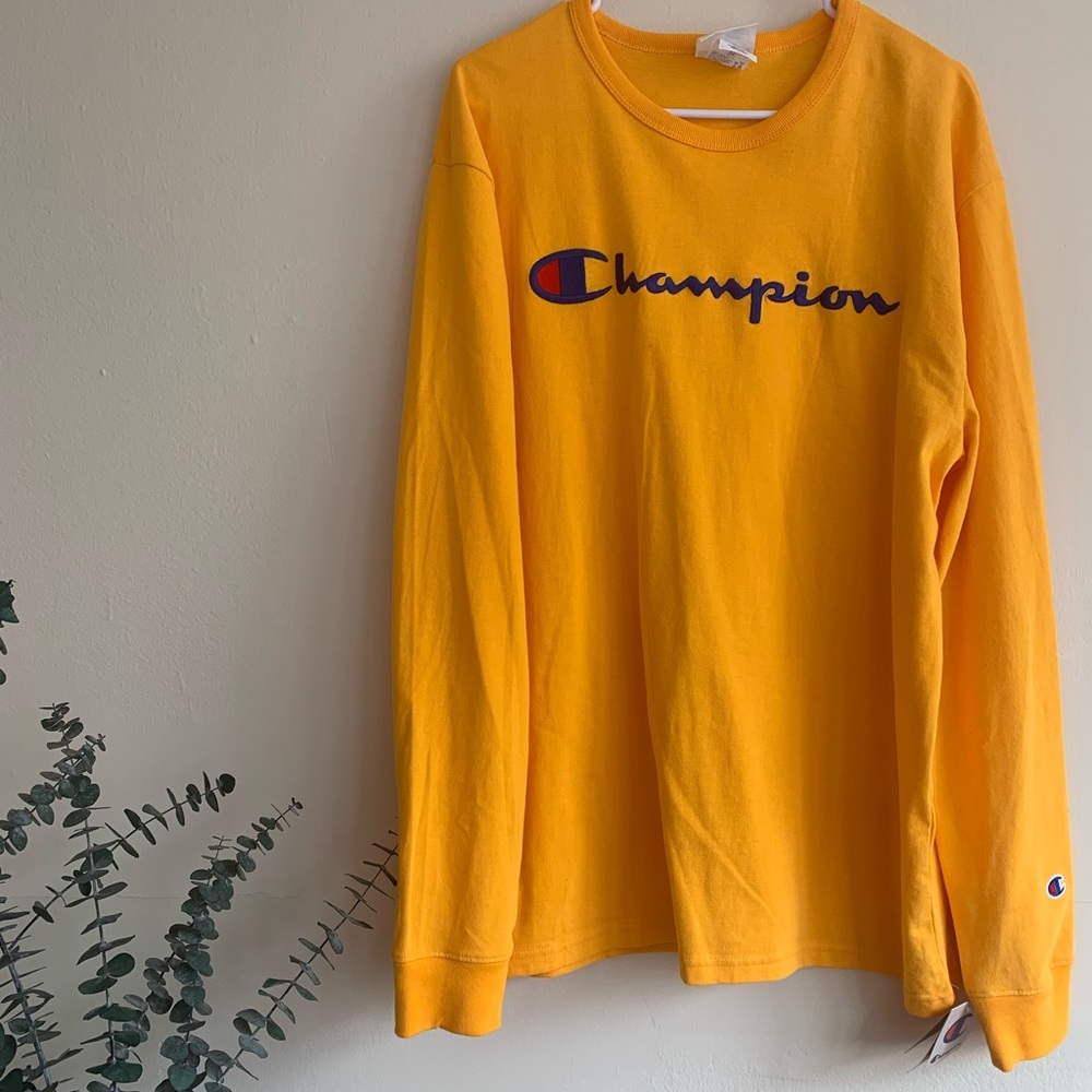 SOLD NWT CHAMPION CREWNECK
